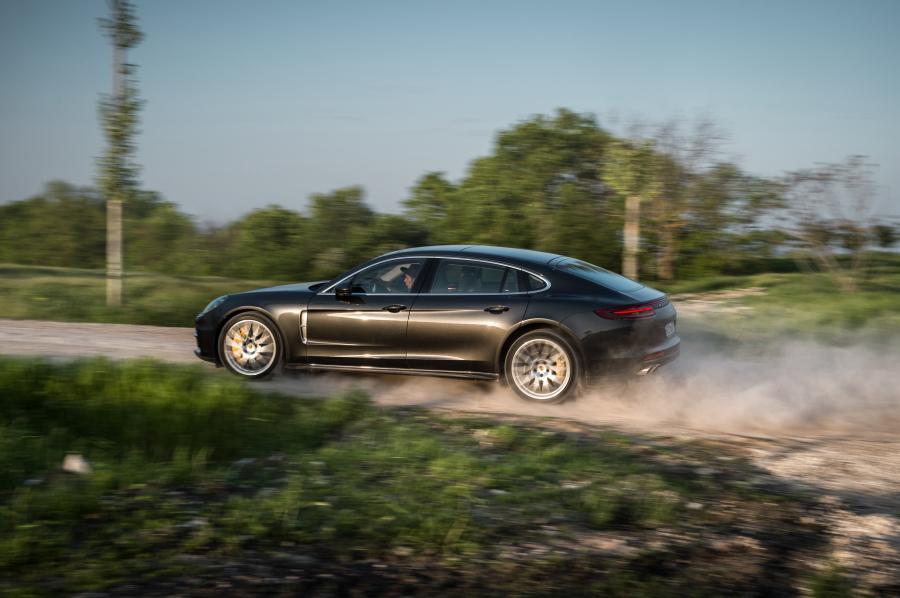  Porsche Panamera 4S 2016 года  (фото 42 из 65)